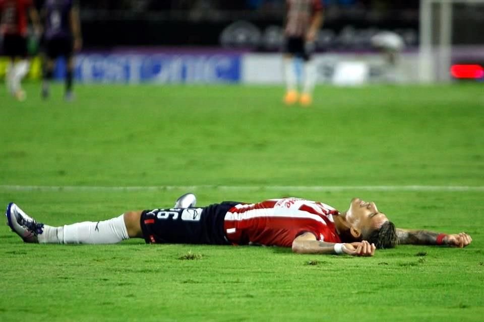 Las Chivas continúan su descenso en la Tabla General tras caer ante Mazatlán.