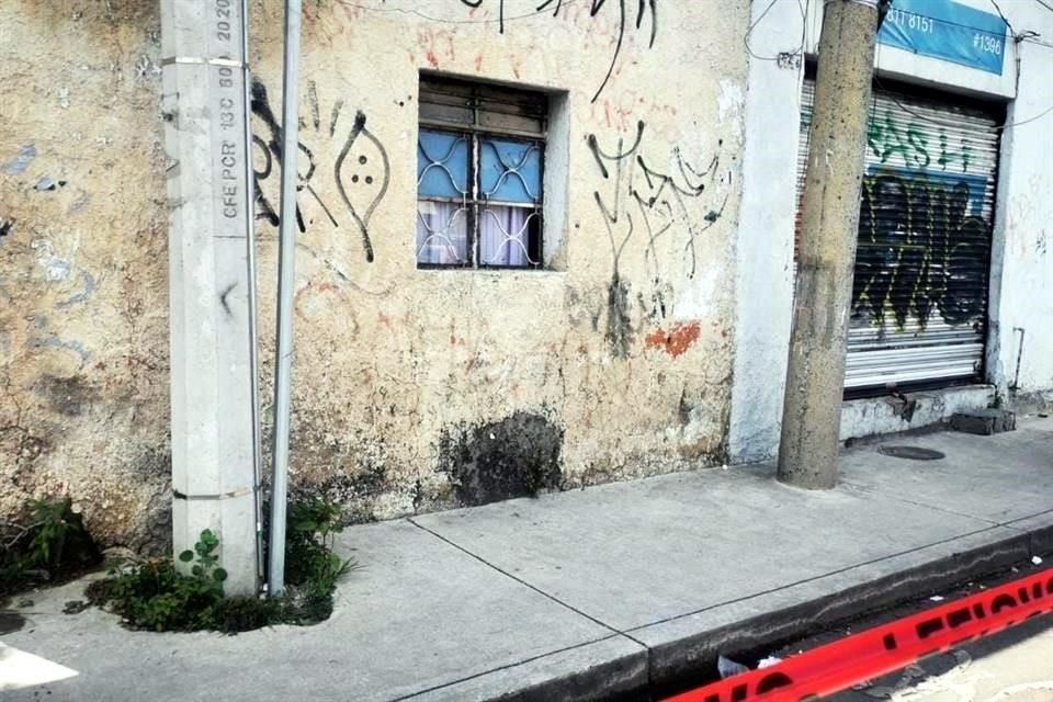La mujer de 48 años pidió auxilio a través de una ventana rota.