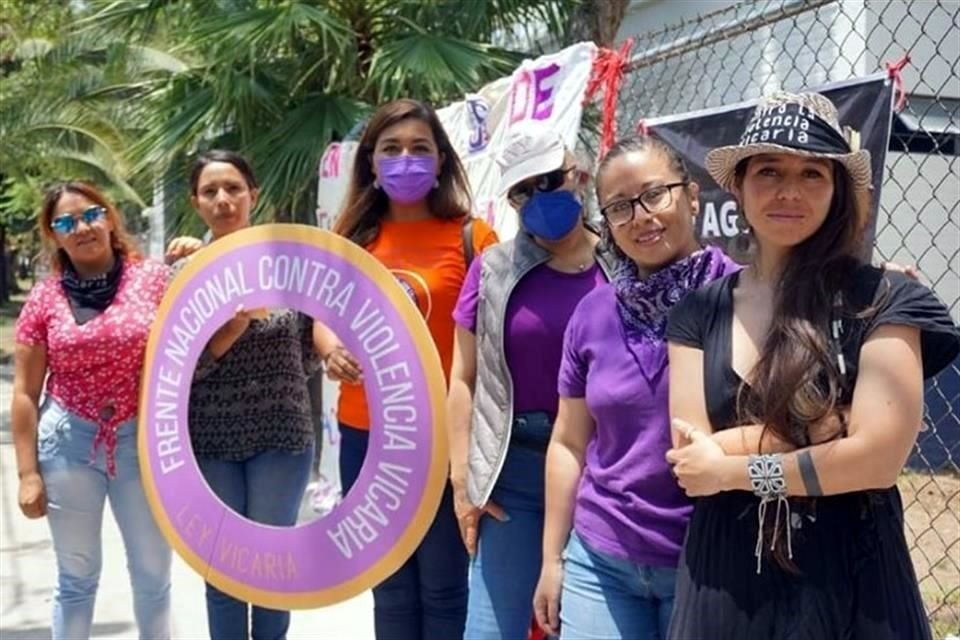 Integrantes de Madre Yo Sí Te Creo se manifestaron el 11 de junio en rechazo a la violencia vicaria.