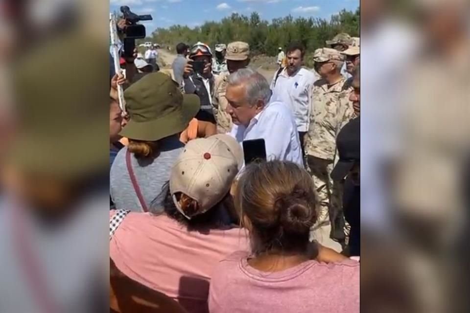 Ante reclamos de familiares, AMLO dijo que primero se enfocarán en rescate de mineros atrapados en pozo y luego en dar justicia por el caso.