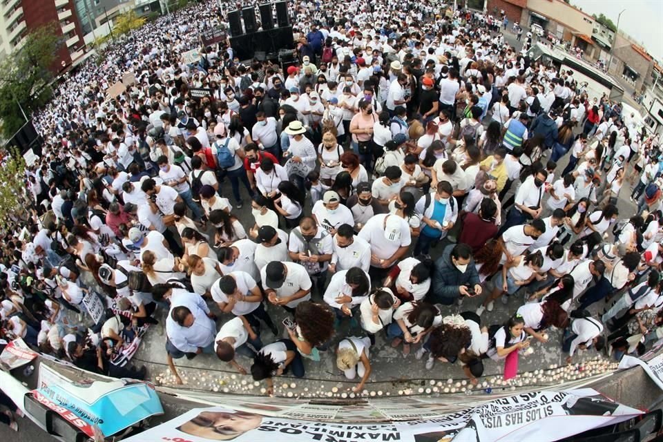 Miles arribaron a la llamada Glorieta de las y los desaparecidos, en donde expresaron consignas.