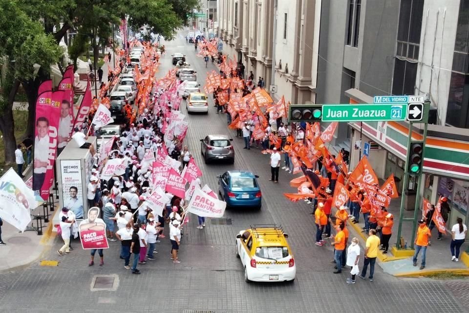 Cientos de simpatizantes de diferentes partidos se mezclaron ayer en las calles previo al Encuentro.