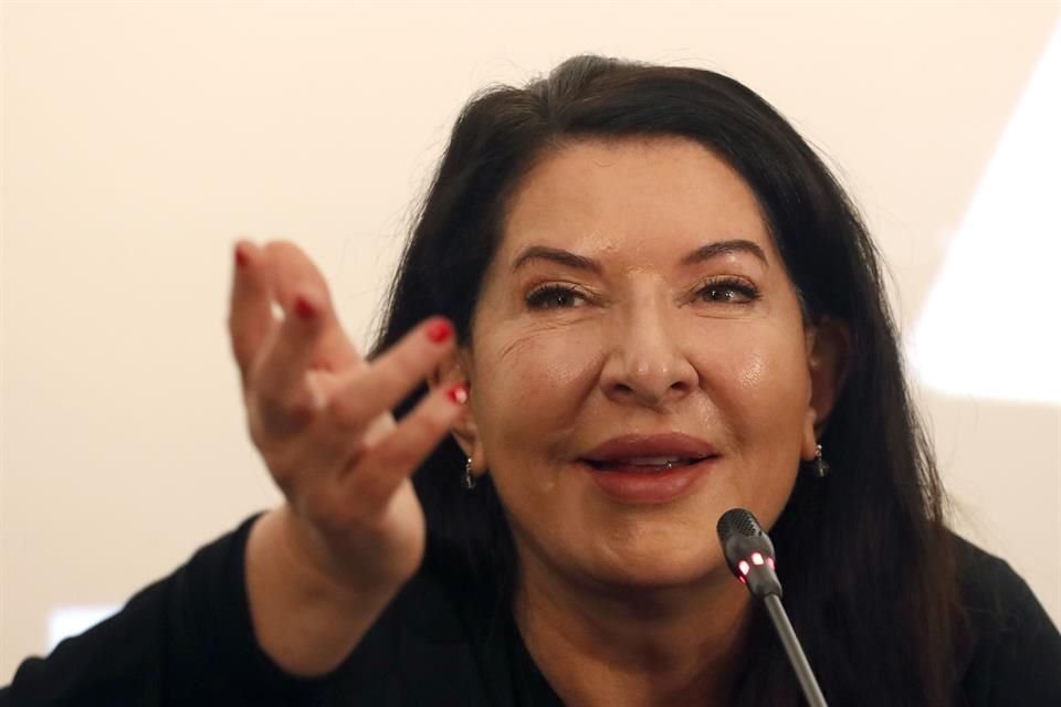 Marina Abramovic, artista serbia de performance.