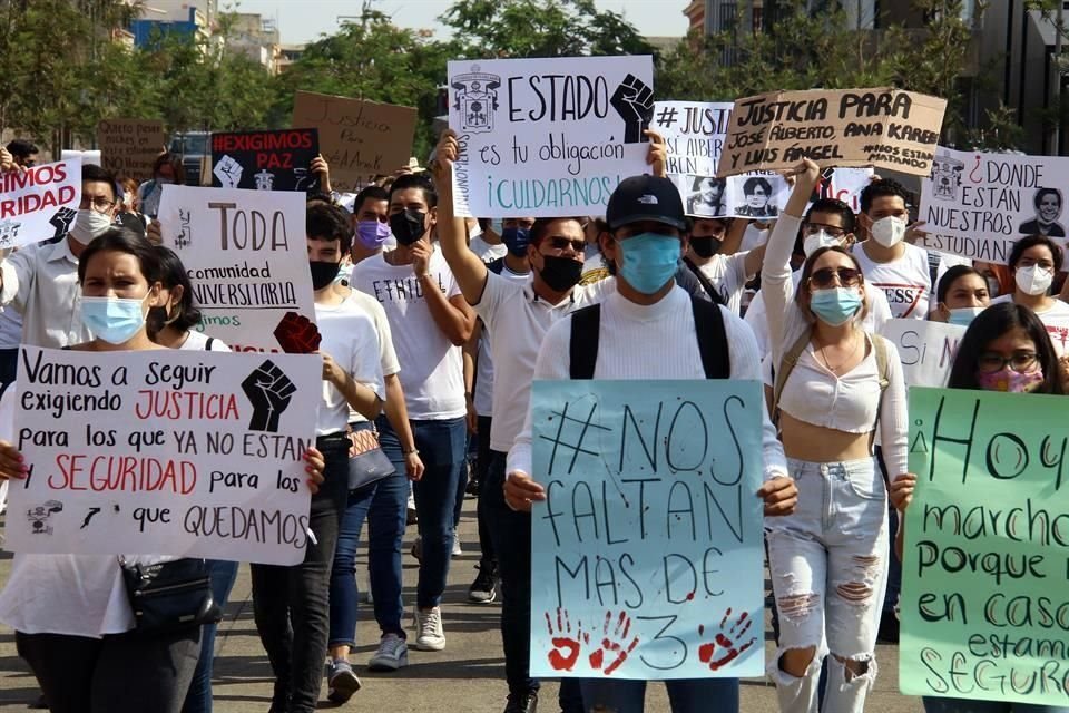 Un grupo de amigos, conocidos y músicos, marcharon en protesta por el asesinato de los hermanos González Moreno.