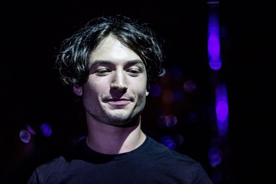 El actor Ezra Miller fue señalado del presunto robo de varias botellas de bebidas alcohólicas en Vermont, Estados Unidos.