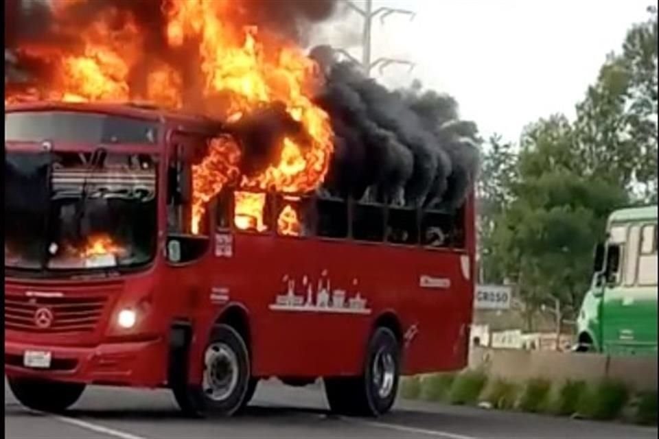 Fueron incendiadas tres unidades del transporte público en la Metrópoli.