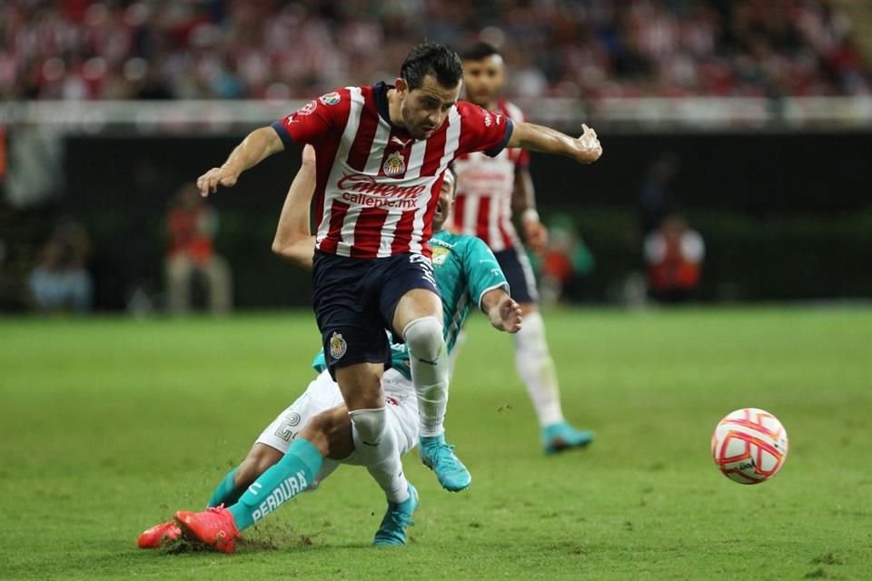 Alan Mozo, lateral derecho de las Chivas.