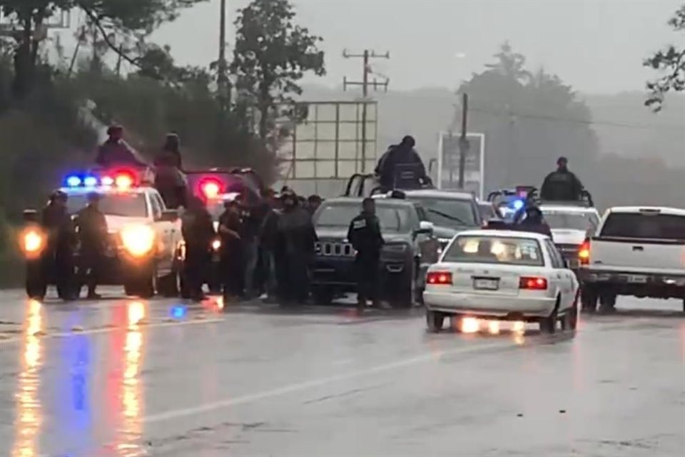 El grupo está vinculado a las autodefensas 'Pueblos Unidos', que instaló un plantón en la Autopista Siglo XXI; se detuvieron a 120 y se decomisó arsenal. 