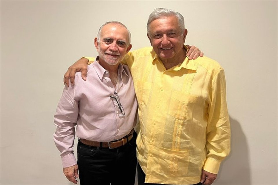 El Presidente Andrés Manuel López Obrador junto al empresario Alfonso Romo, quien fue Jefe de la Oficina de la Presidencia entre 2018 y 2020.