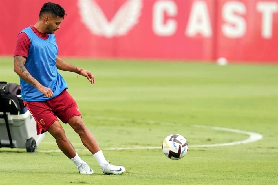 'Tecatito' se lesionó durante entrenamiento con el Sevilla.