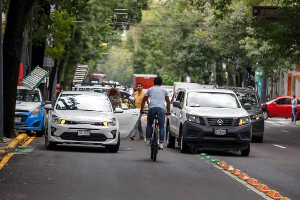 Ni para dar vuelta se podrá disponer del bus-bici sobre Avenida Hidalgo. En caso de hacerlo, caerían multas hasta por 19 mil pesos.