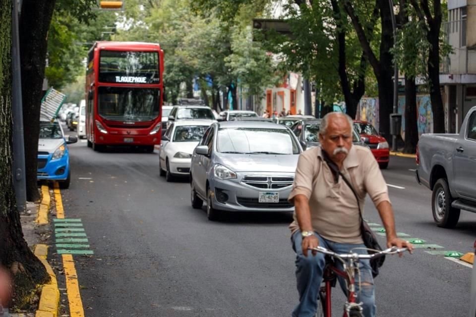 El bus-bici de Av. Hidalgo es prueba de que en la calle debe haber democracia, pues no les pertenece a los automovilistas, opina activista.