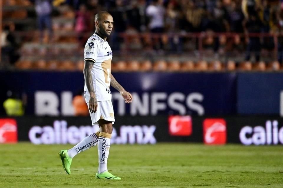 Dani Alves no ha ganado como jugador de Pumas.