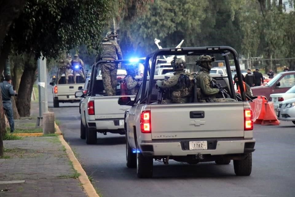 Murillo fue trasladado en un convoy de vehículos de 5 camionetas de la FGR y de la Secretaría de Marina.