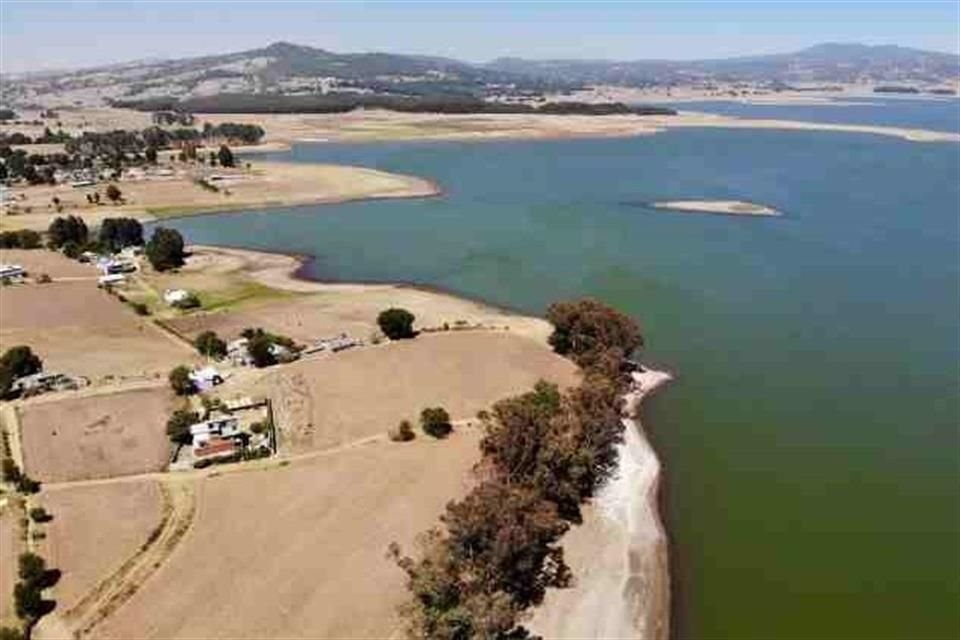 'Lo que tenemos que hacer, por un lado, es disminuir ese efecto del cambio climático y, por otro lado, aprender a adaptarnos a esta circunstancia distinta que estamos viviendo', señaló Sheinbaum.