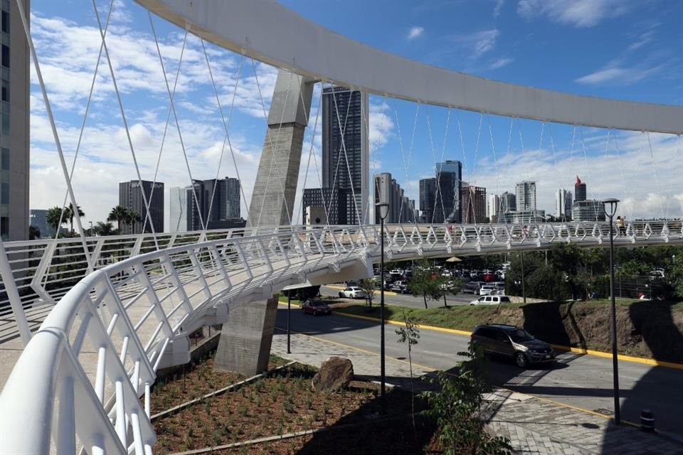 Entre las adecuaciones figura la construcción de un puente que conecta a Colomos III con tres hectáreas estatales.