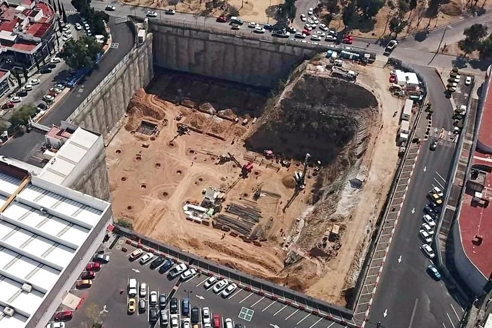 Vecinos rechazan la construcción de dos torres comerciales en Satélite, ubicadas a unos metros de Plaza Satélite, por la demanda de agua.