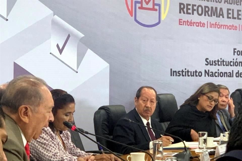 El analista y ex consejero electoral Eduardo Huchim defendió la iniciativa presidencial para reformar al INE.