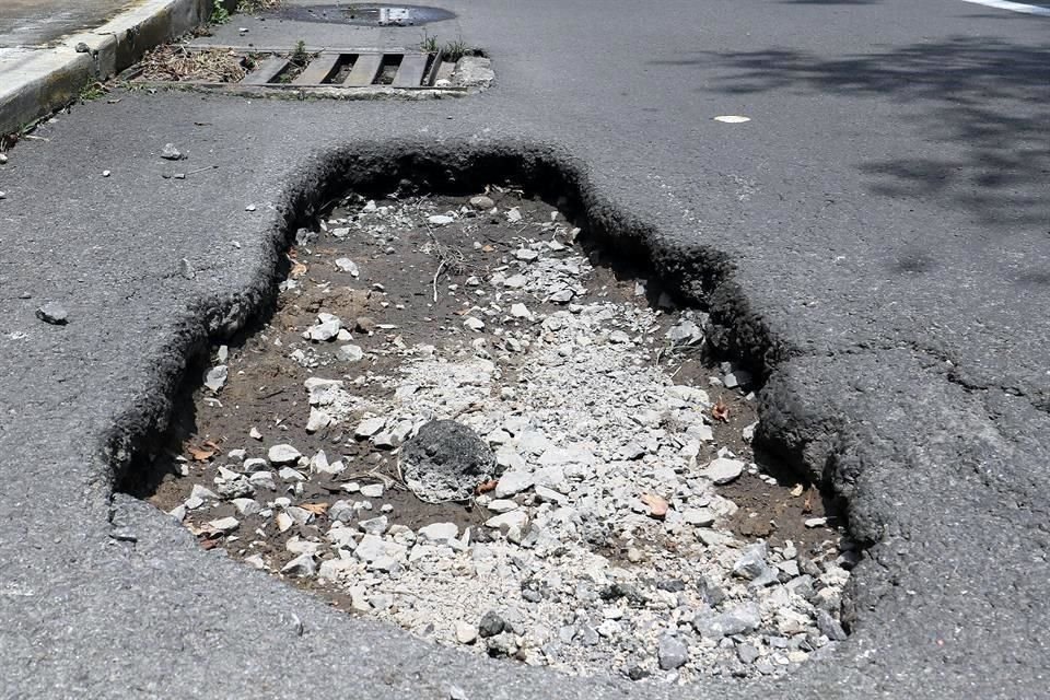 Entre los daños más comunes que ciudadanos han pedido al municipio les reintegre el monto erogado figuran ponchaduras por baches.