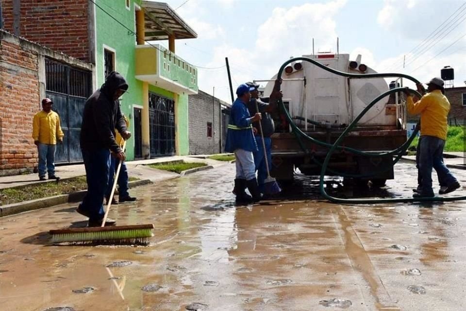 Las lluvias registradas en las últimas horas en el municipio de Tototlán dejaron afectaciones en 40 casas y dos escuelas.