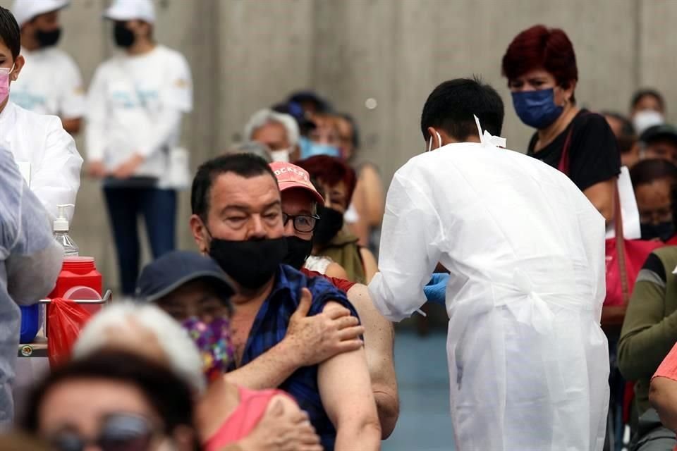 ¿Tienes más de 40 años? ¡Llegó tu turno, ya puedes registrarte para recibir la vacuna contra el Covid-19! 