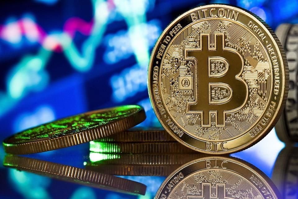 El bitcoin operaba con un alza de más del 4 por ciento.