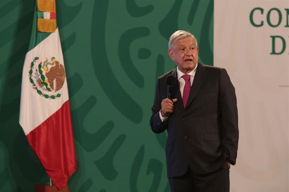 Denuncia penal del PRD contra AMLO se suma a las 5 quejas que analiza el INE por presunta intromisión del Presidente en contienda electoral.