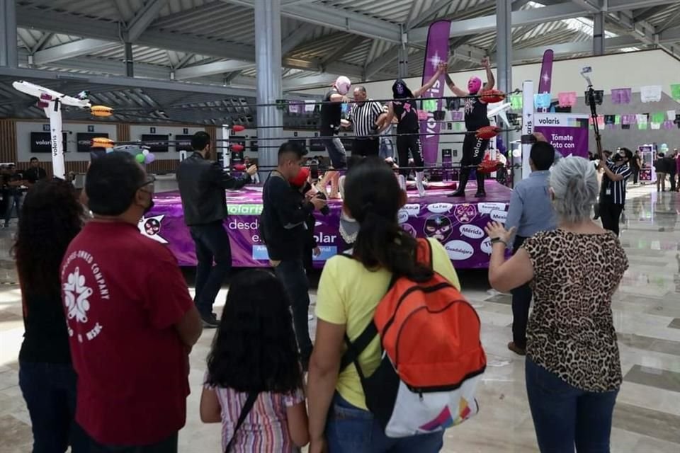 Volaris nombró este 25 de agosto el 'Día AIFA' y lo festejó con una especie de kermés.