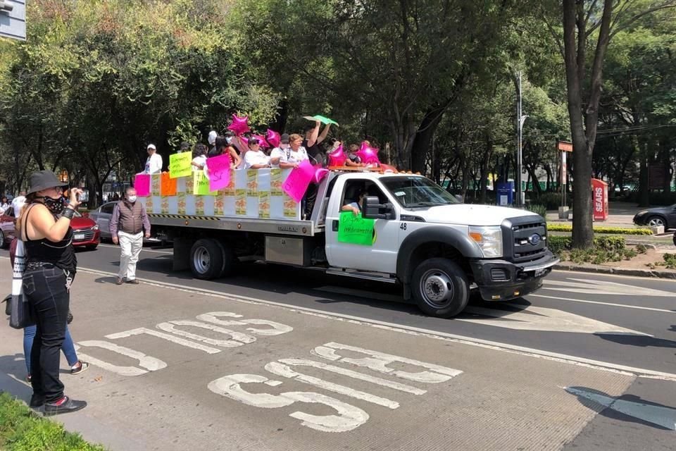 Caravana por la Salud avanza por Paseo de la Reforma.