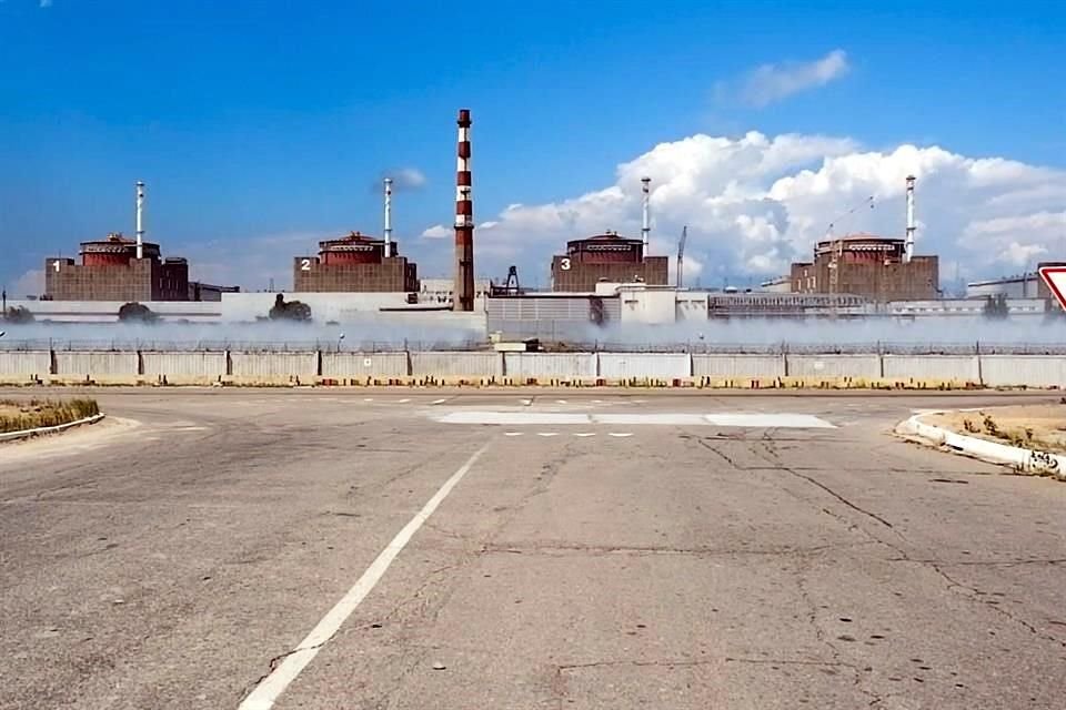 Vista de los reactores de la central nuclear de Zaporiyia, en Ucrania.