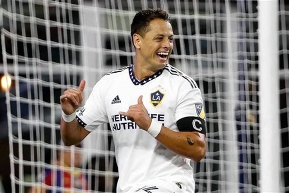 'Chicharito' festejó su gol 12 de la temporada.