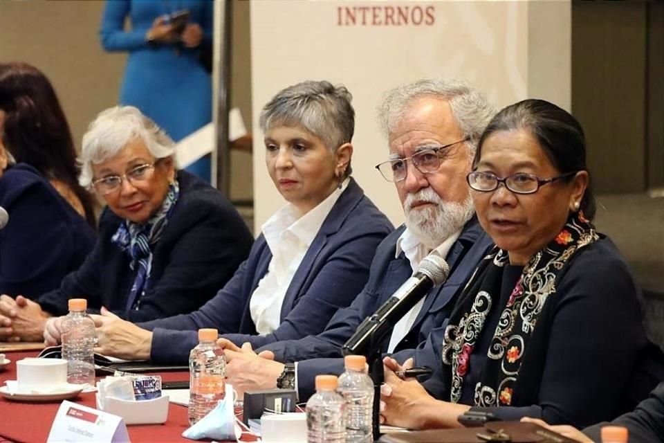 En la ceremonia de bienvenida a la relatora, el subsecretario Encinas y la senadora Olga Sánchez Cordero.