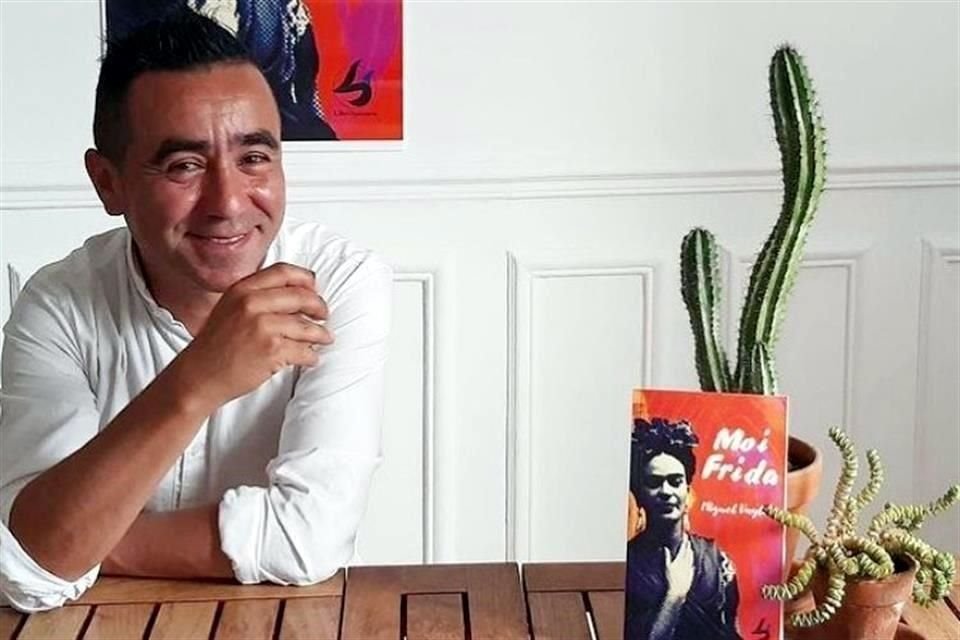 Actor, dramaturgo y promotor cultural Miguel Vaylon, autor del libro del libro 'Moi Frida'.