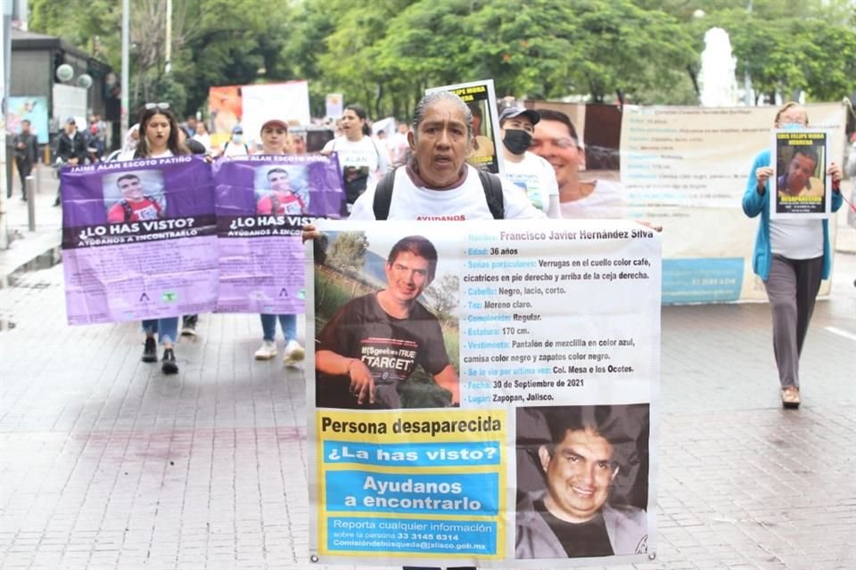 La manifestación por las víctimas de desaparición inició en la Glorieta de los Niños Héroes.