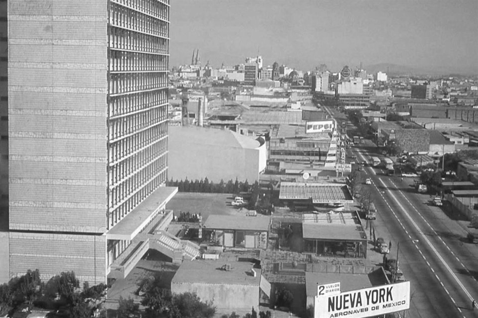 El Condominio Guadalajra, construido por Julio De la Peña, es el primer rascacielos tapatío construido a inicios de la década de 1960.