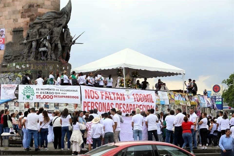 Participaron diversos colectivos como Familias Unidas por Nuestros Desaparecidos Jalisco (Fundej), Guerreras de Chapala, Más Uno Igual a Todos y Luz de Esperanza.