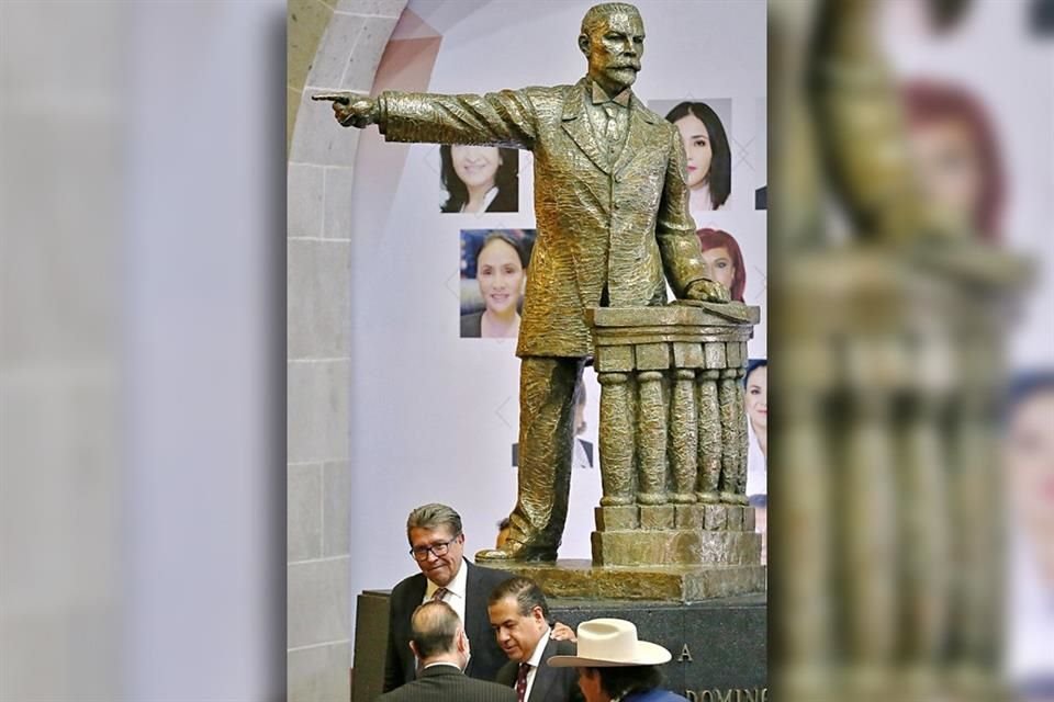 ¿Se va o se queda? Ricardo Monreal enfrenta una pugna interna dentro de su bancada en el Senado. Hoy se define su futuro.