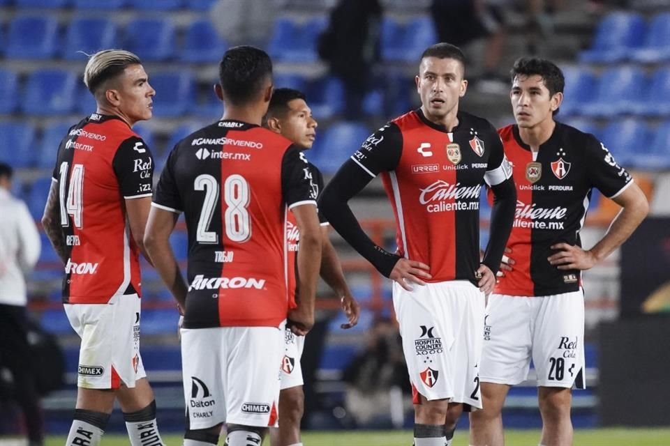 El Atlas Bicampeón vive su peor crisis en el sector defensivo en los últimos 6 torneos de Liga MX.