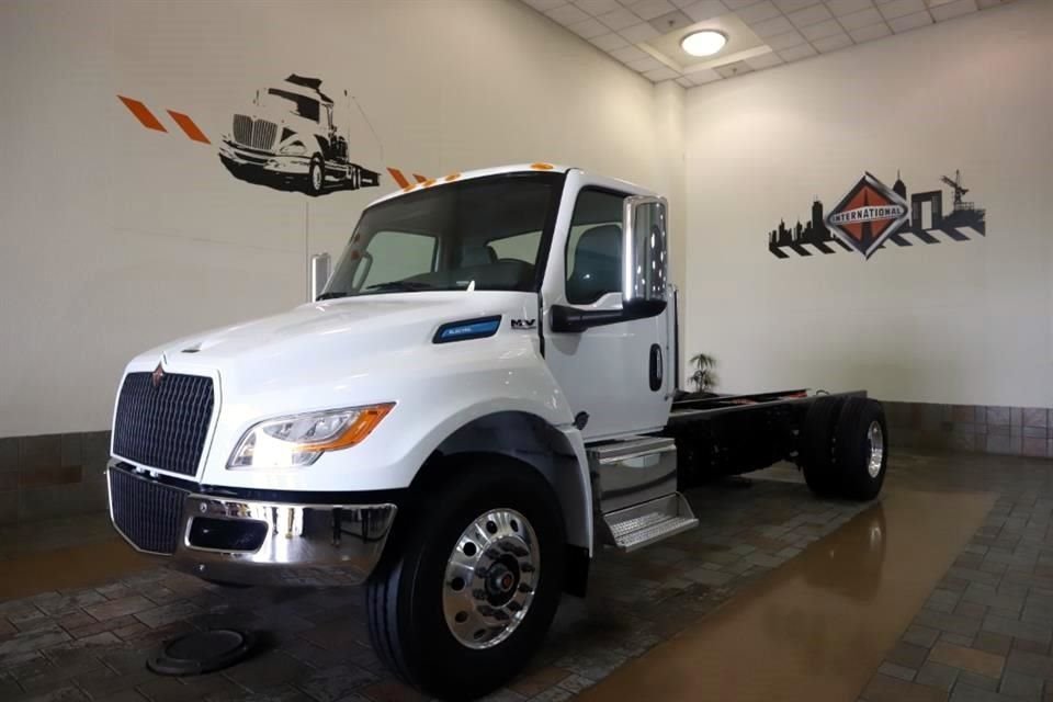 Navistar presentó ayer su camión mediano de carga Electric MV International.