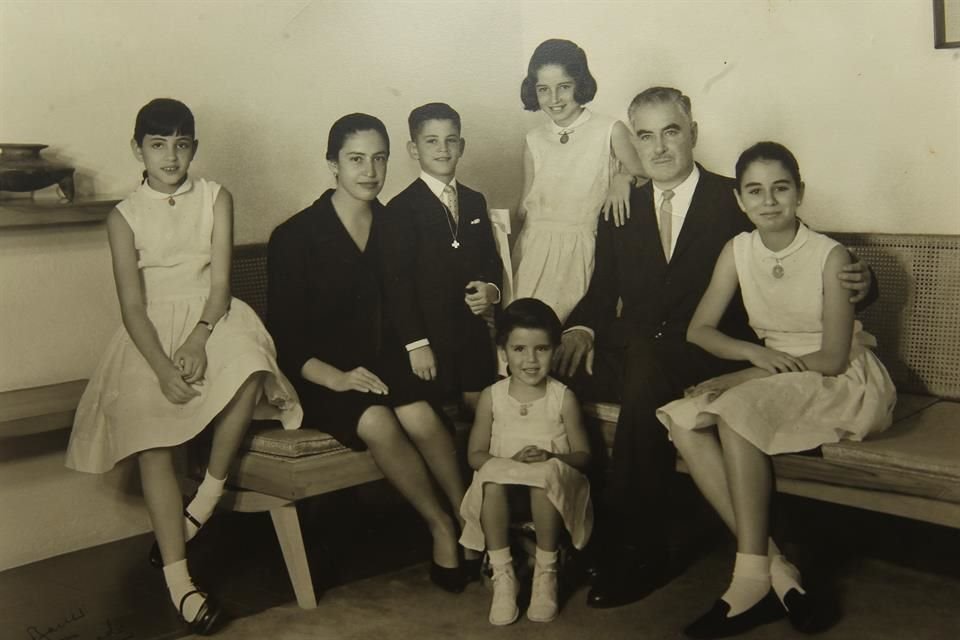 El arquitecto Ignacio Díaz Morales y su familia.