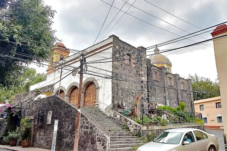 En la Capilla del Niño Jesús, los saqueadores se han llevado obras de arte.