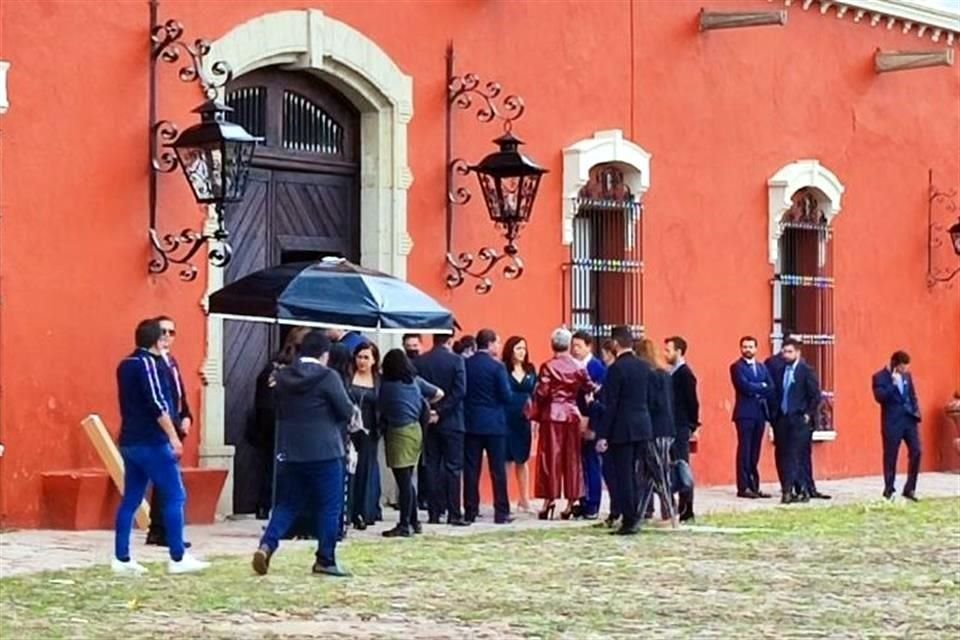Los políticos invitados a la comida del Gobernador Menchaca asistieron a la ex Hacienda La Concepción, en Pachuca, Hidalgo, donde hubo fuerte dispositivo de seguridad.