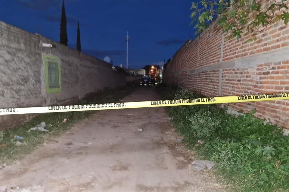 El hallazgo del cadáver de una mujer ocurrió en plena vía pública, en el cruce de las calles San Marcos y San Pedro, en Tlaquepaque.