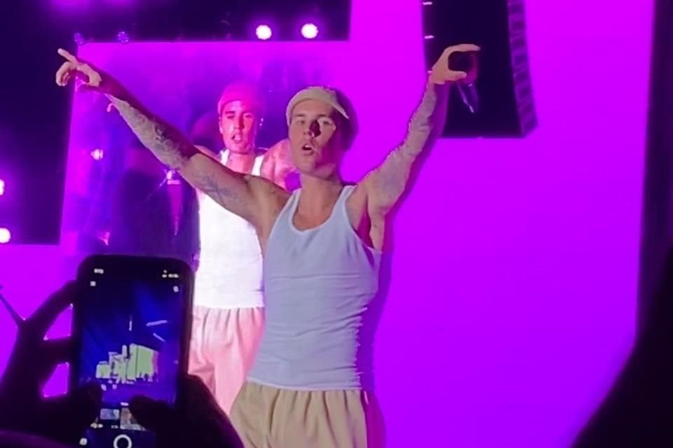 El cantante Justin Bieber anunció la suspensión del resto de su gira Justice World Tour por cuestiones de salud física y mental.