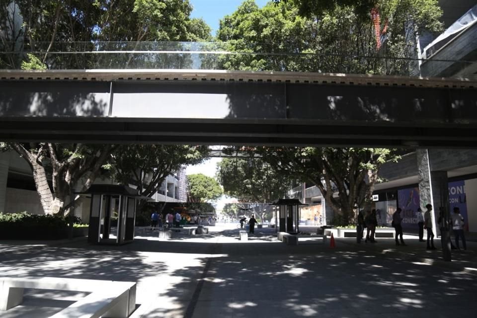 A cinco meses de su inauguración, el centro comercial La Perla tiene nuevas aperturas de tiendas.