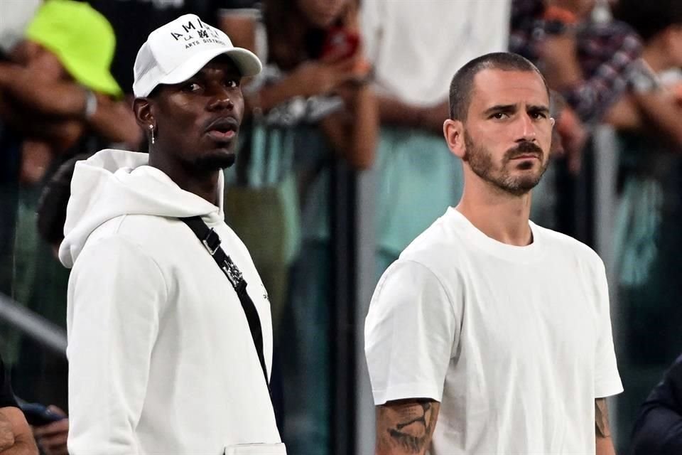 Paul Pogba (izq.) dejó al Manchester United para volver a la Juventus.