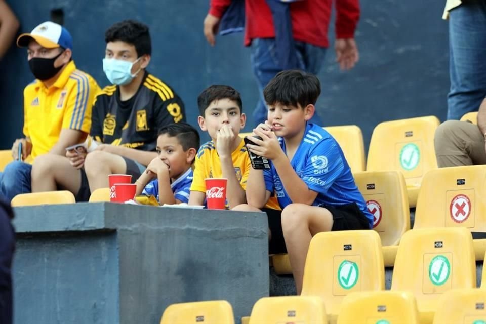 Repasa las imágenes del color y del juego Tigres-Toluca.