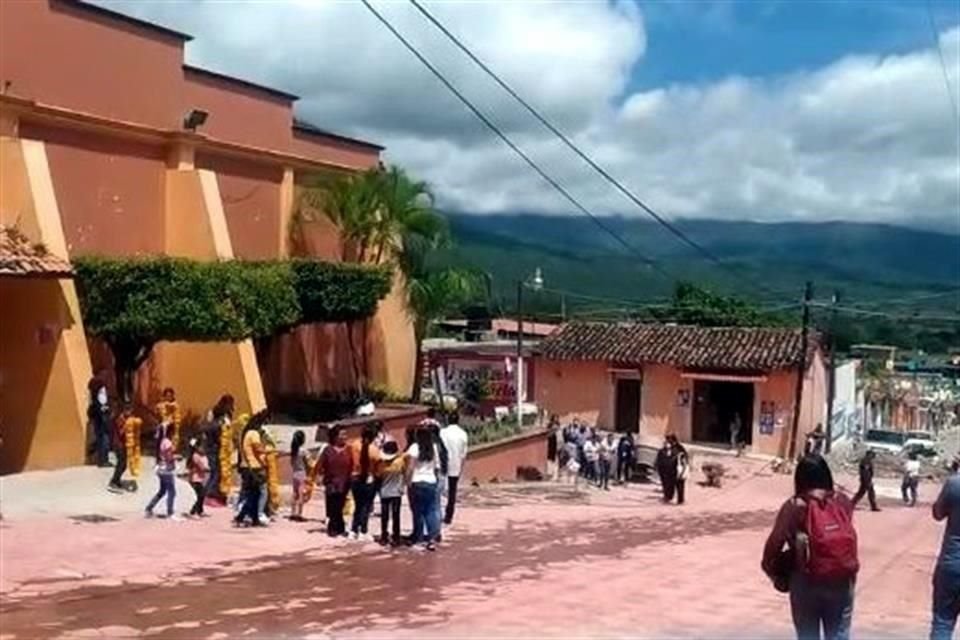 Los desplazados se reunieron de forma privada con la relatora de la ONU, Cecilia Jiménez, en Chichihualco, Guerrero.