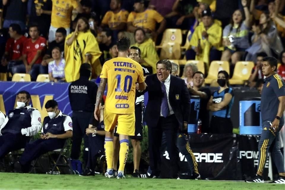 Gignac marcó su sexto gol, fue el 2-0 en el partido.