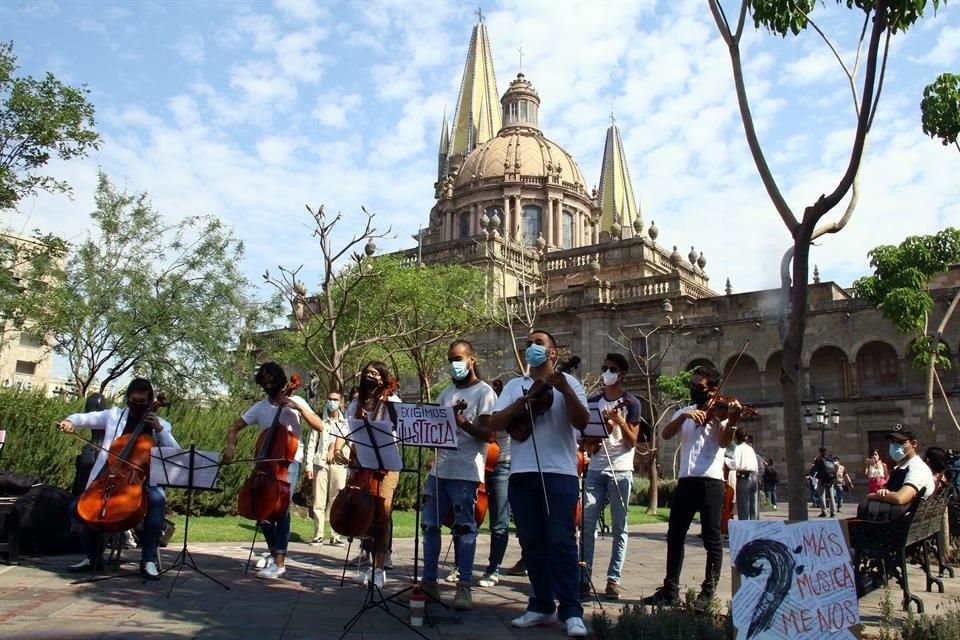 El asesinato de los hermanos cimbró al país. Ayer hubo una marcha.